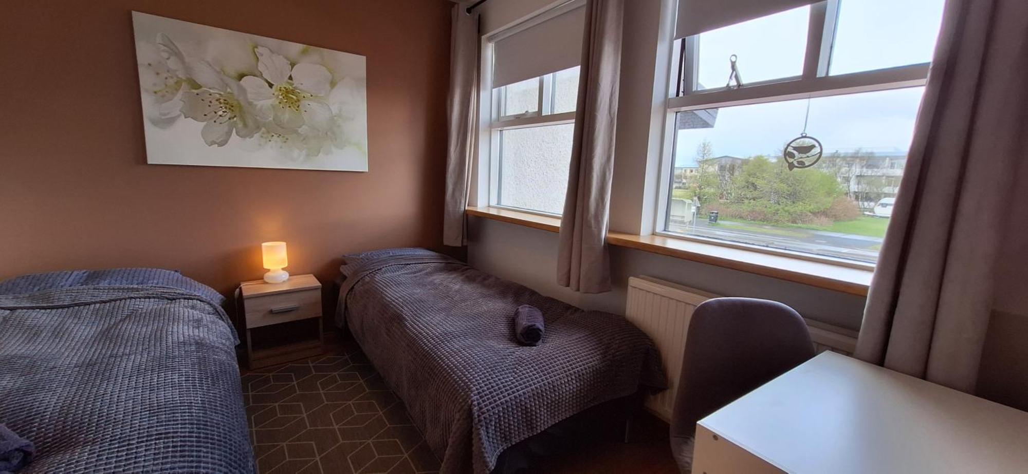Private Room, Close To A Swimming Pool Reykjavik Exterior photo